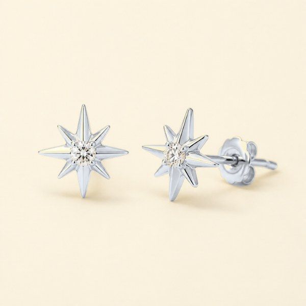 Étoile Star Studs in 925 sterling silver